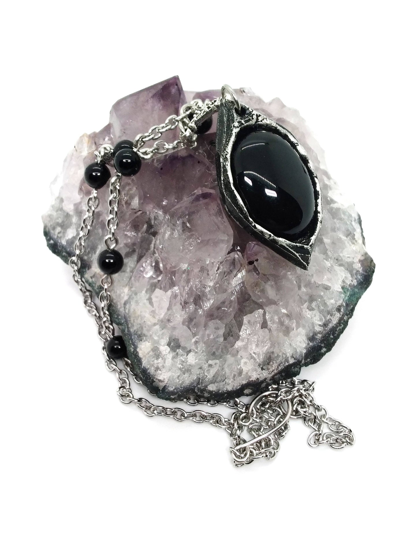 Pointed Oval Setting Necklace: Amethyst