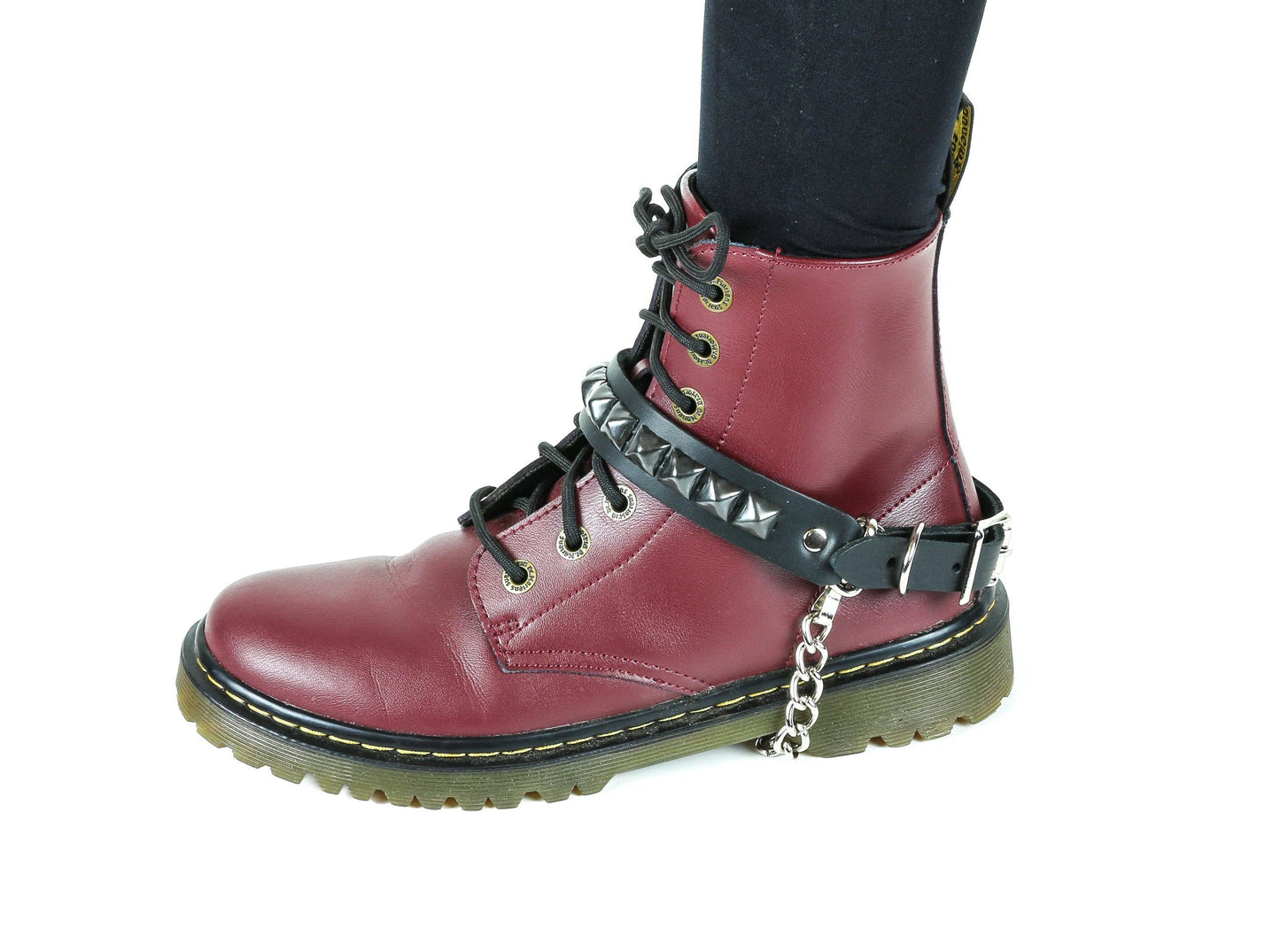 One Row Pyramid Studded Boothstrap