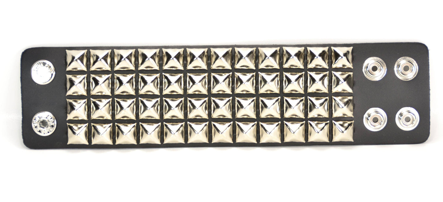 Snap Bracelet wit 4 rows 1/2 in Pyramids