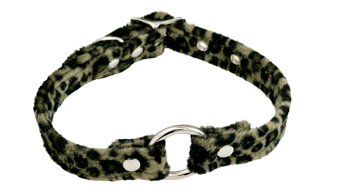 Fuzzy Leopard Bondage Ring Choker