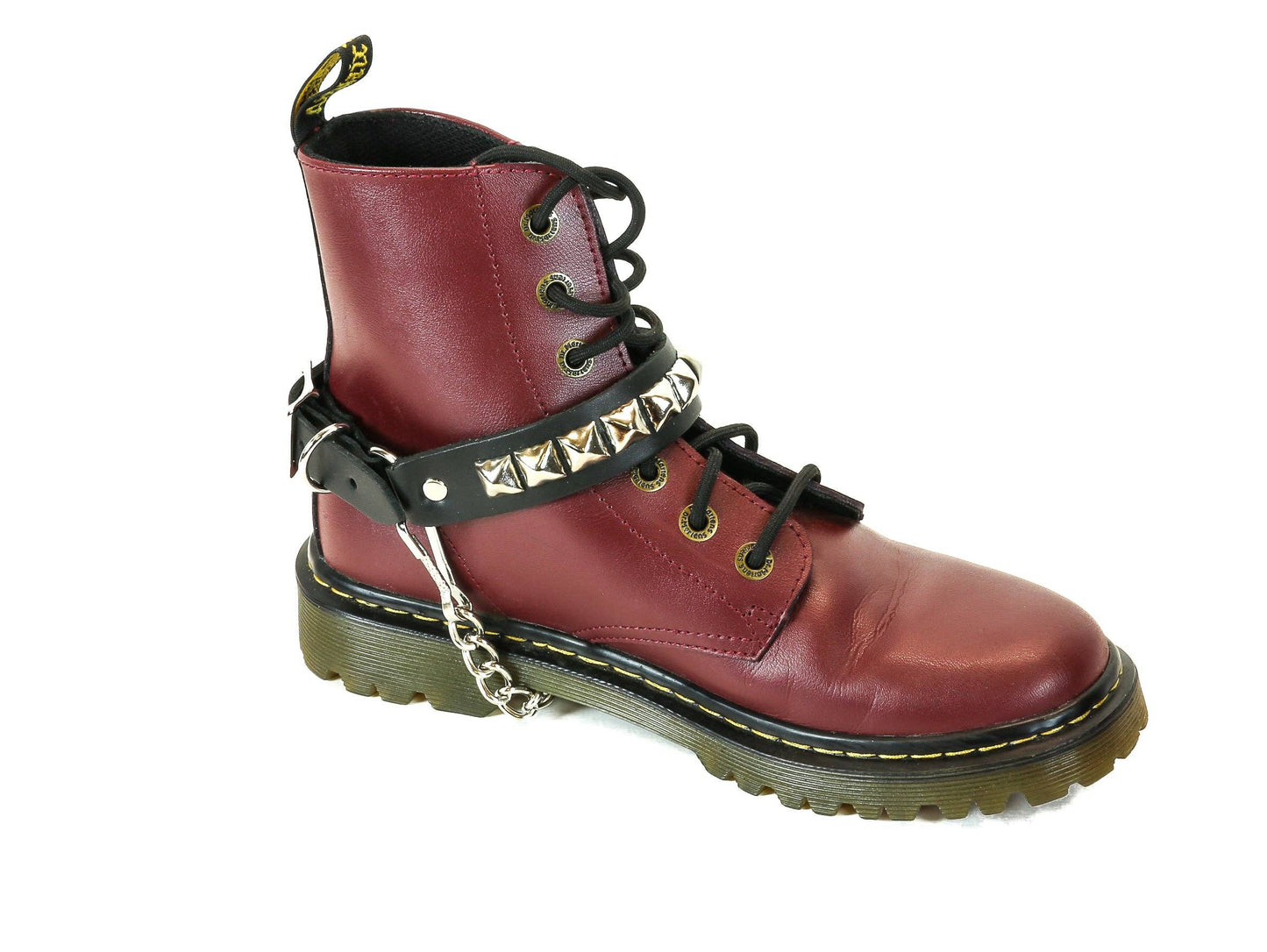 One Row Pyramid Studded Boothstrap