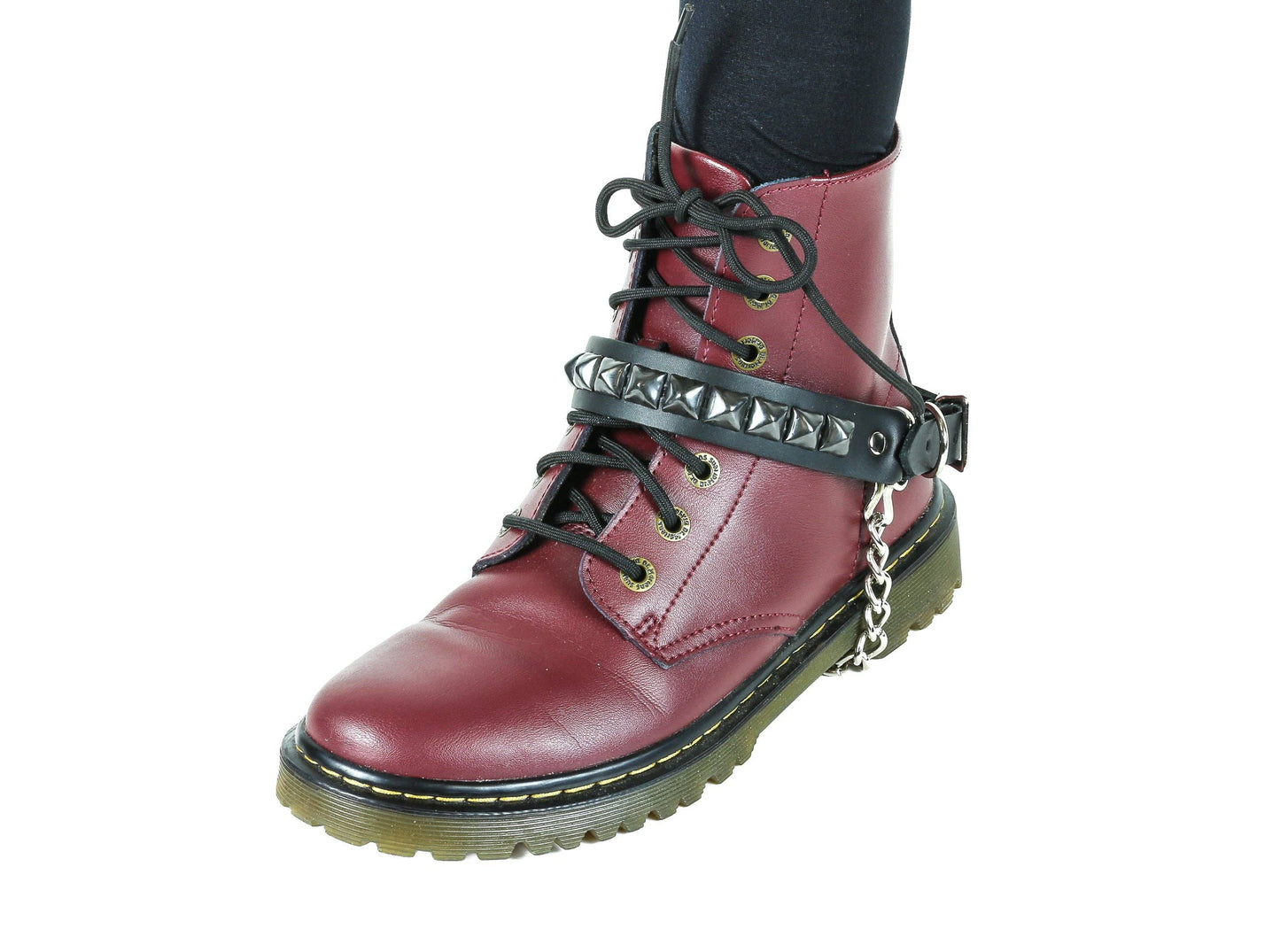 One Row Pyramid Studded Boothstrap