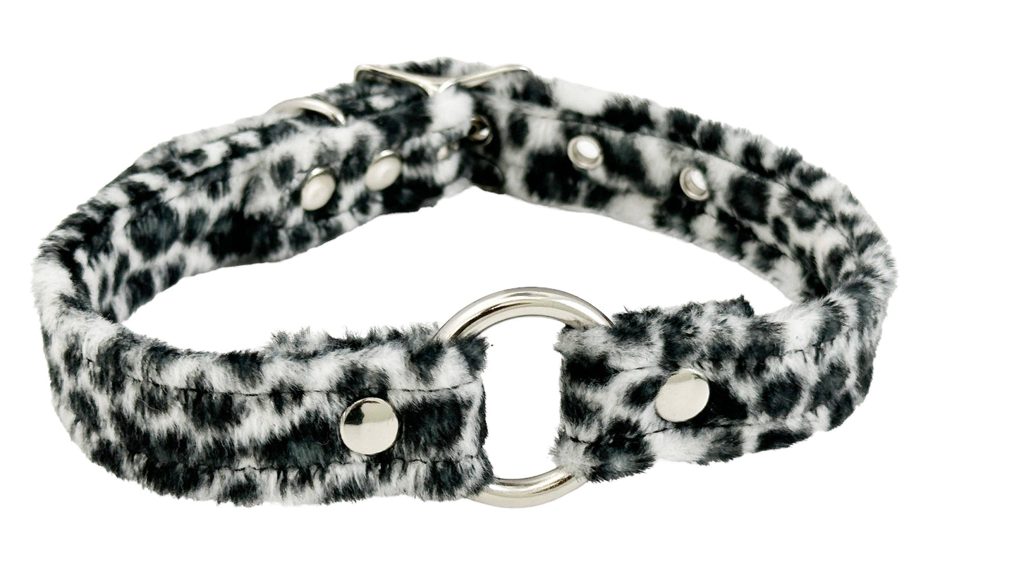 Fuzzy Leopard Bondage Ring Choker