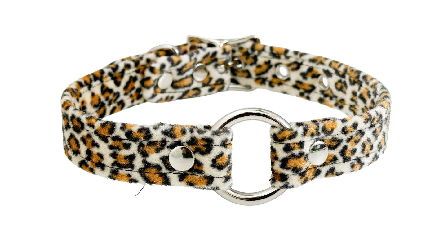 Fuzzy Leopard Bondage Ring Choker