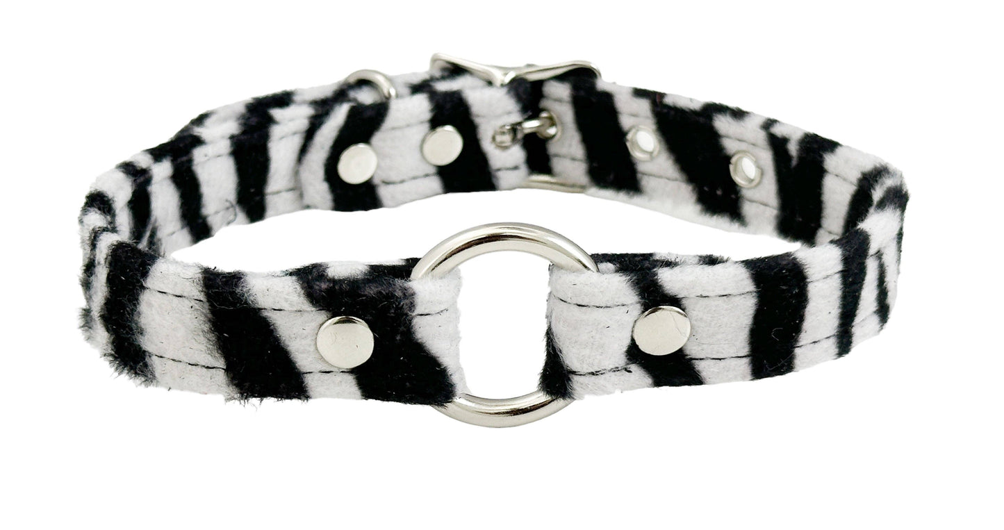 Fuzzy Leopard Bondage Ring Choker