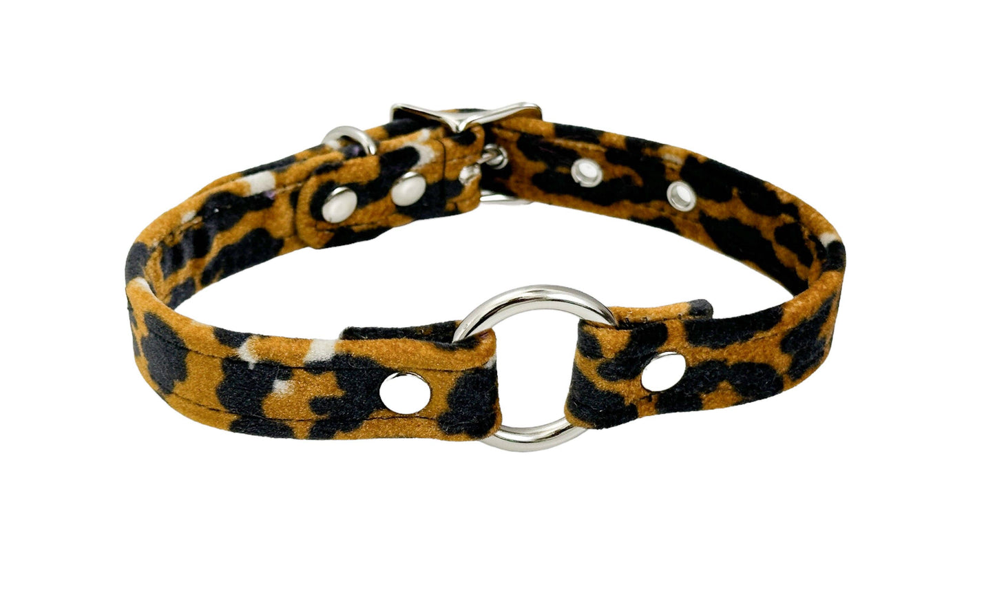 Fuzzy Leopard Bondage Ring Choker