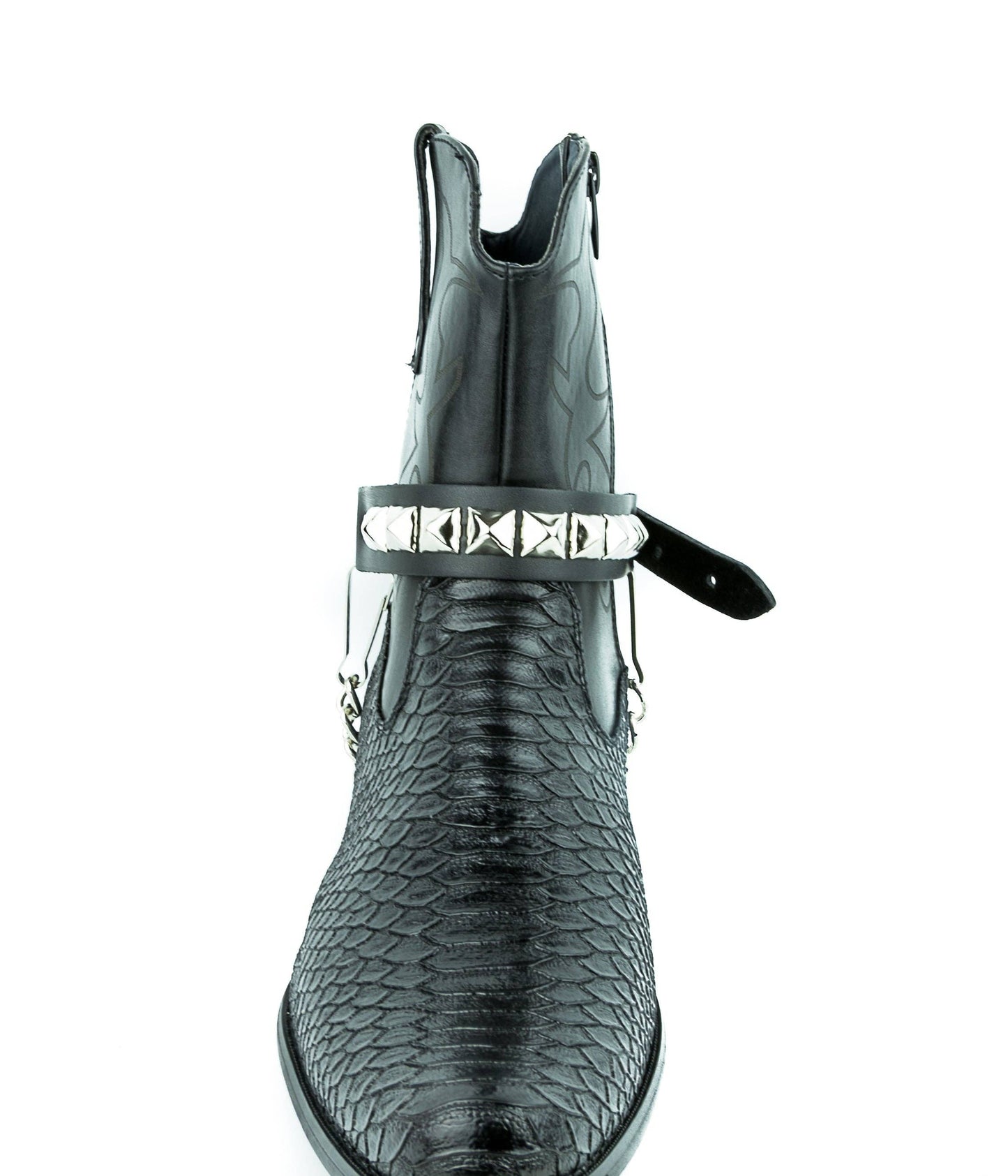 One Row Pyramid Studded Boothstrap