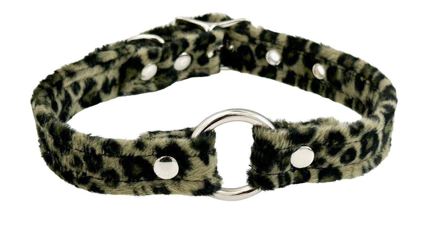 Fuzzy Leopard Bondage Ring Choker