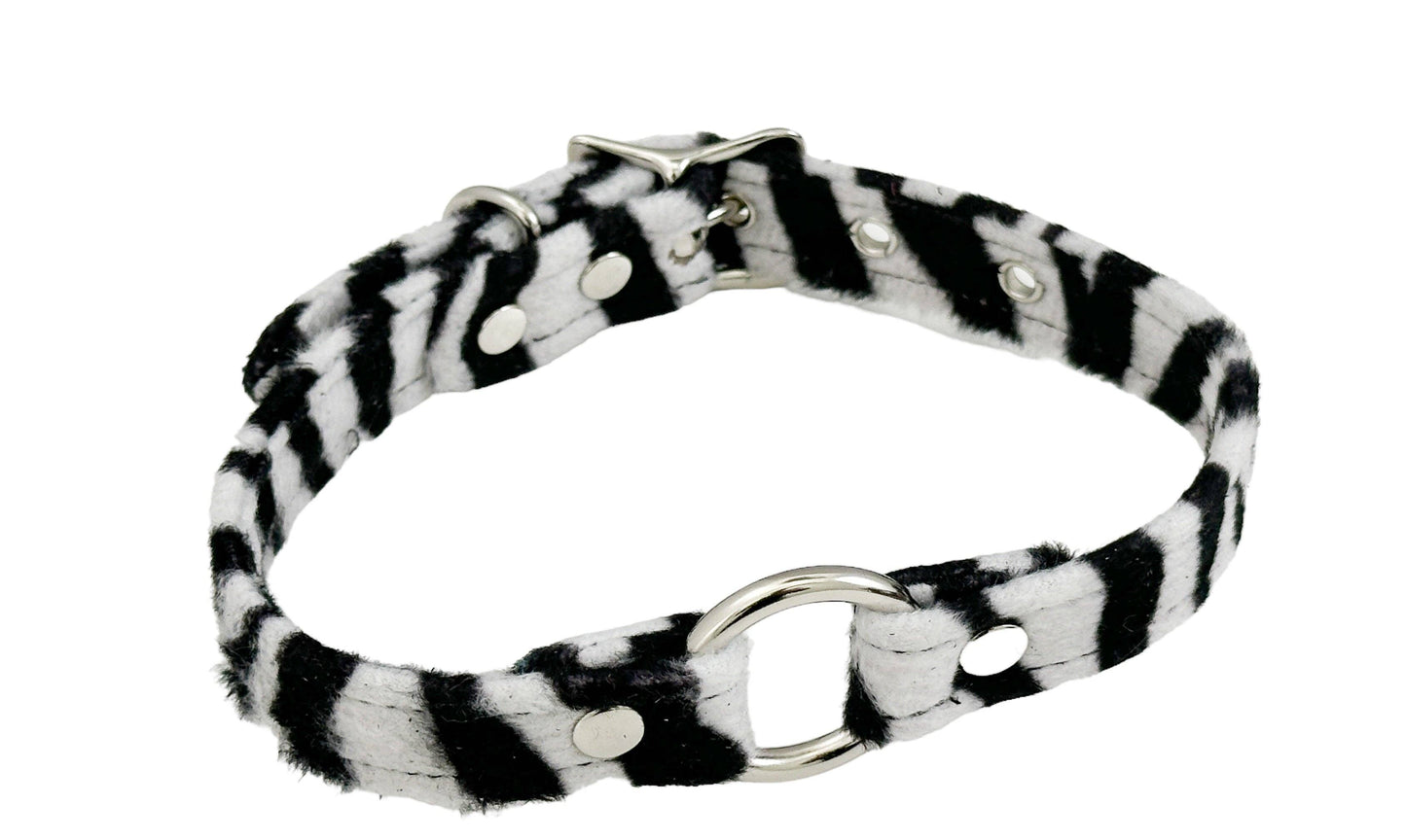 Fuzzy Leopard Bondage Ring Choker