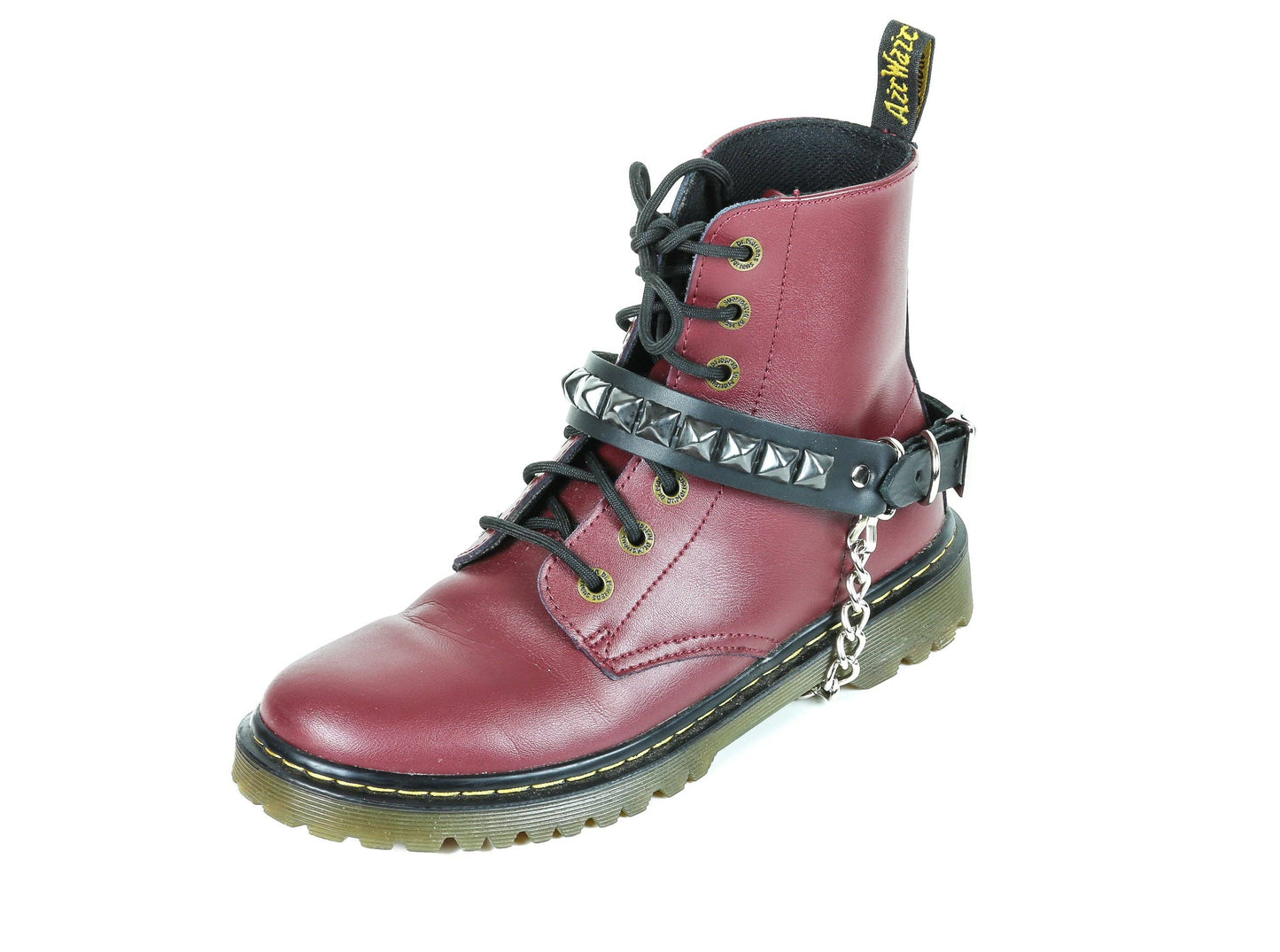 One Row Pyramid Studded Boothstrap