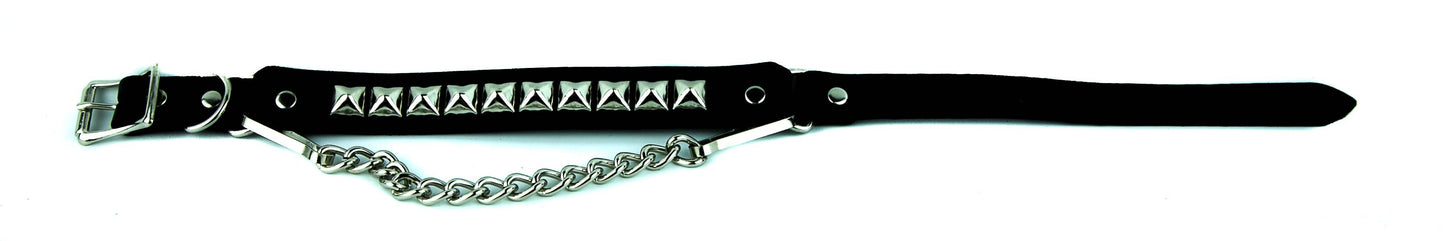 One Row Pyramid Studded Boothstrap