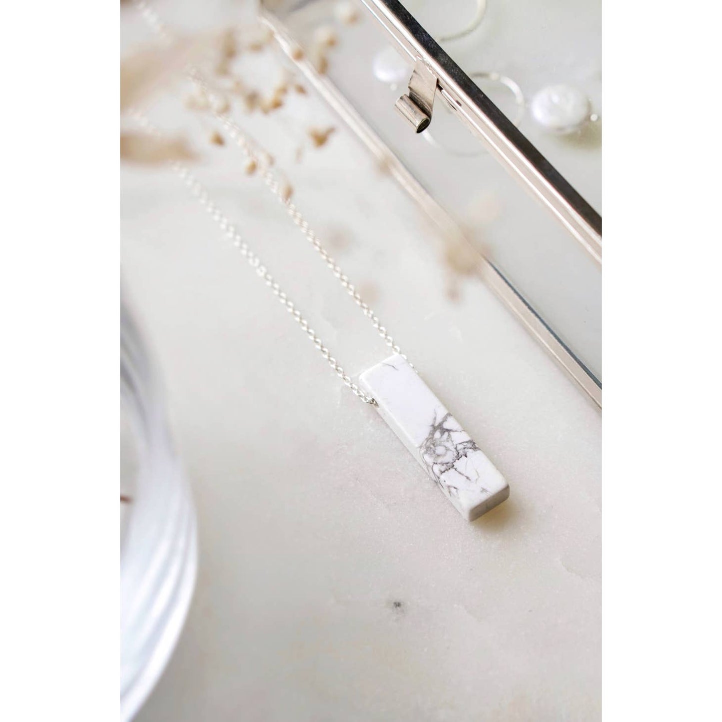 Silver Serenity: 925 Pendant Necklace with White Turquoise (Howlite)